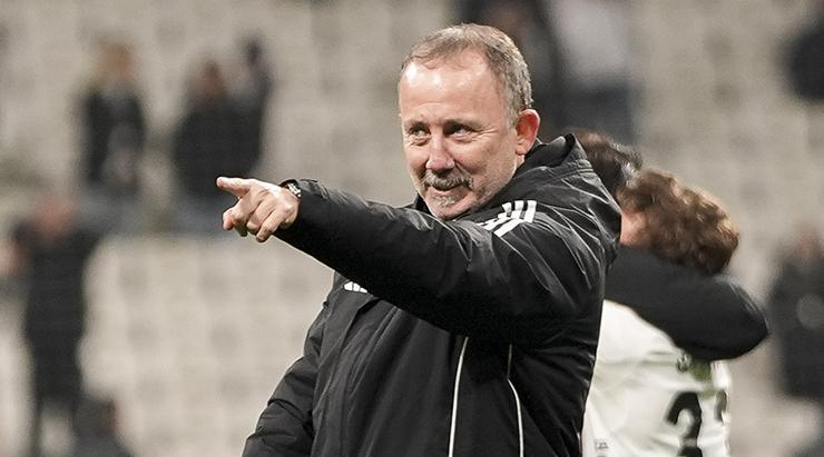 Beşiktaş'ta Sergen Yalçın'dan maç sonu açıklaması! 'Taraftar mutlu olsun diye çalışıyoruz'