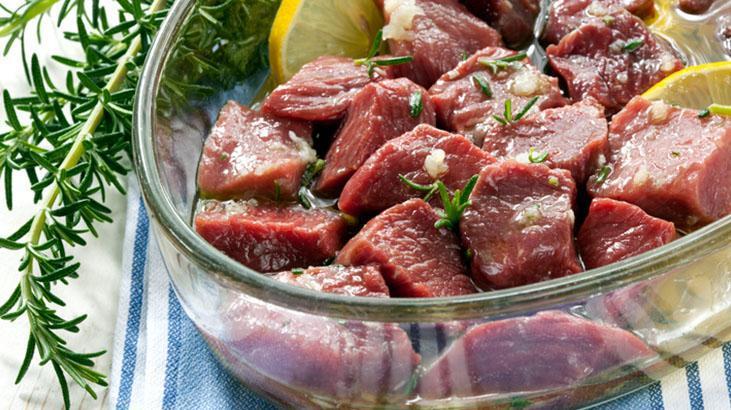 Sakız gibi pişen et derdine son! 12 saatlik marinasyon hilesi var, tadı lokum