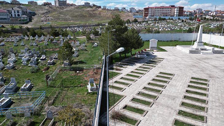 Sivas’taki mezarlıkta gizemli kıble farkı! Şehitlik ile sivil mezarlar farklı yönde