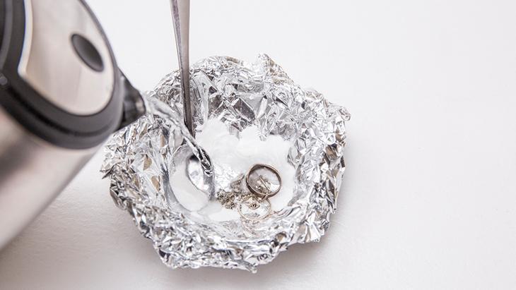 Eski eşyaların kaderi değişiyor: Kararan takılar ve ocak gözleri için mucizevi çözüm!