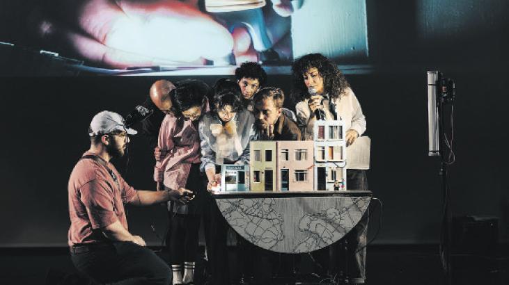 ‘Birinin yıkıntıların nöbetini tutması gerekir’