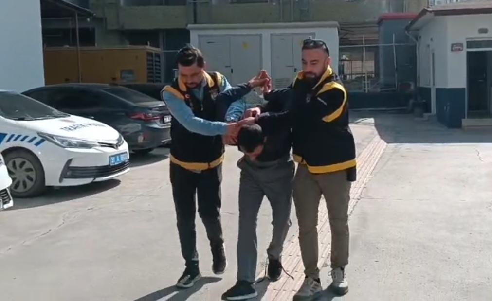 Hatay’da satır dehşeti! 1 saatte 3 kişiyi yaraladı