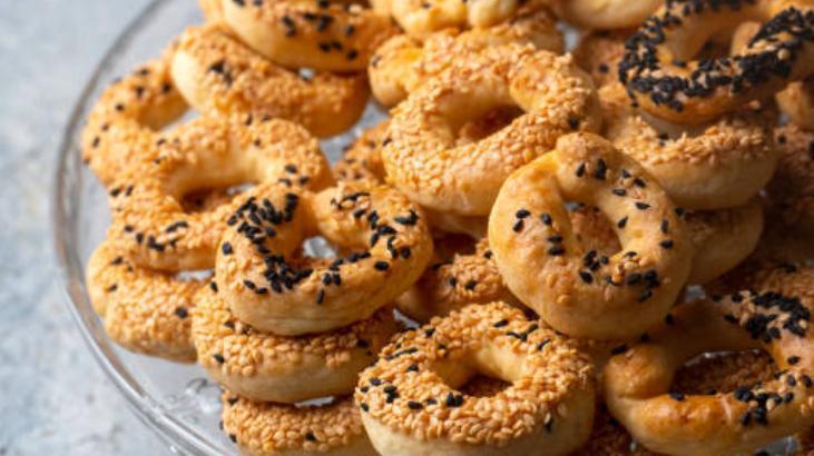 Ağızda kum gibi dağılıyor! Pastane çörekleri evde böyle yapılıyormuş: 35 dakikada hazır