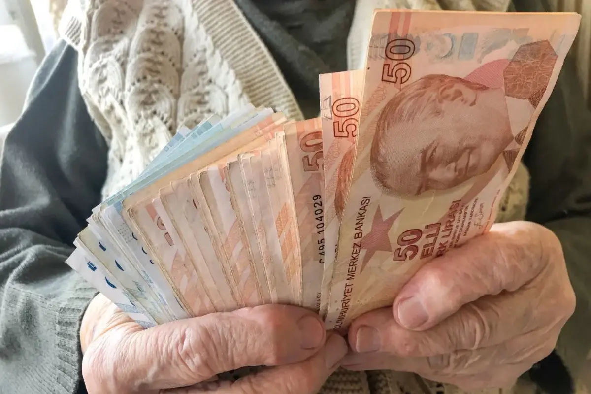 AK Parti'den bayram ikramiyesine zam bekleyen emeklileri üzen açıklama