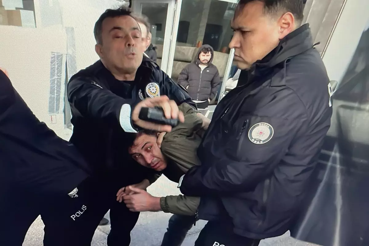 Bursa Büyükşehir Belediye Başkanı Bozbey'e saldırı girişimi! Şahıs tanıdık çıktı