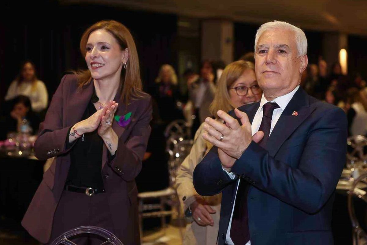 Eşi ve kızıyla birlikte gözaltına alınan Bursa Büyükşehir Belediye Başkanı Mustafa Bozbey'den açıklama