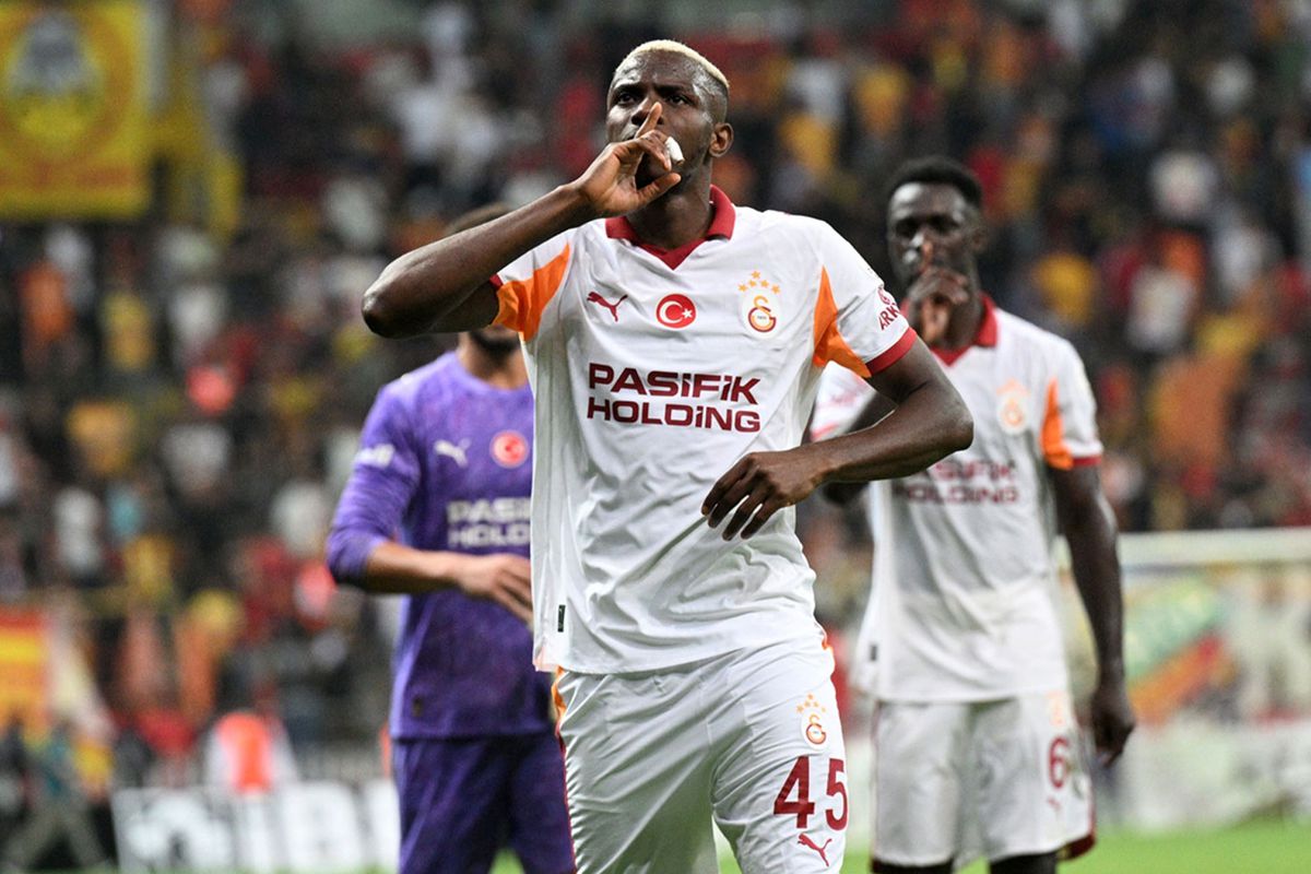 Fenerbahçe derbisi öncesi Osimhen'den Okan Buruk'a mesaj