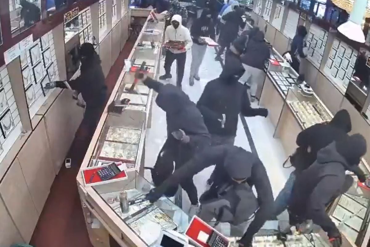 Her şey 1 dakikada oldu! 75 milyon liralık dev soygun kamerada