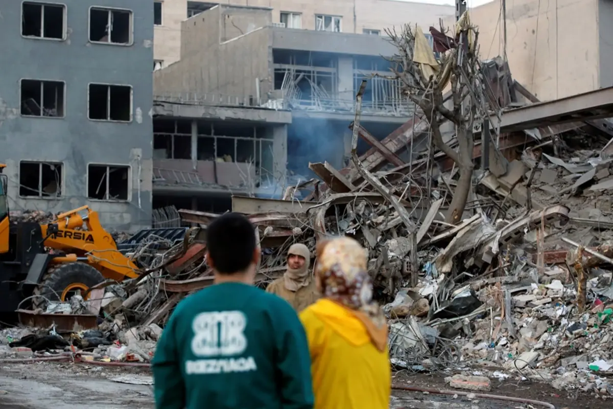 İran'da hayatını kaybedenlerin sayısı 787'ye yükseldi