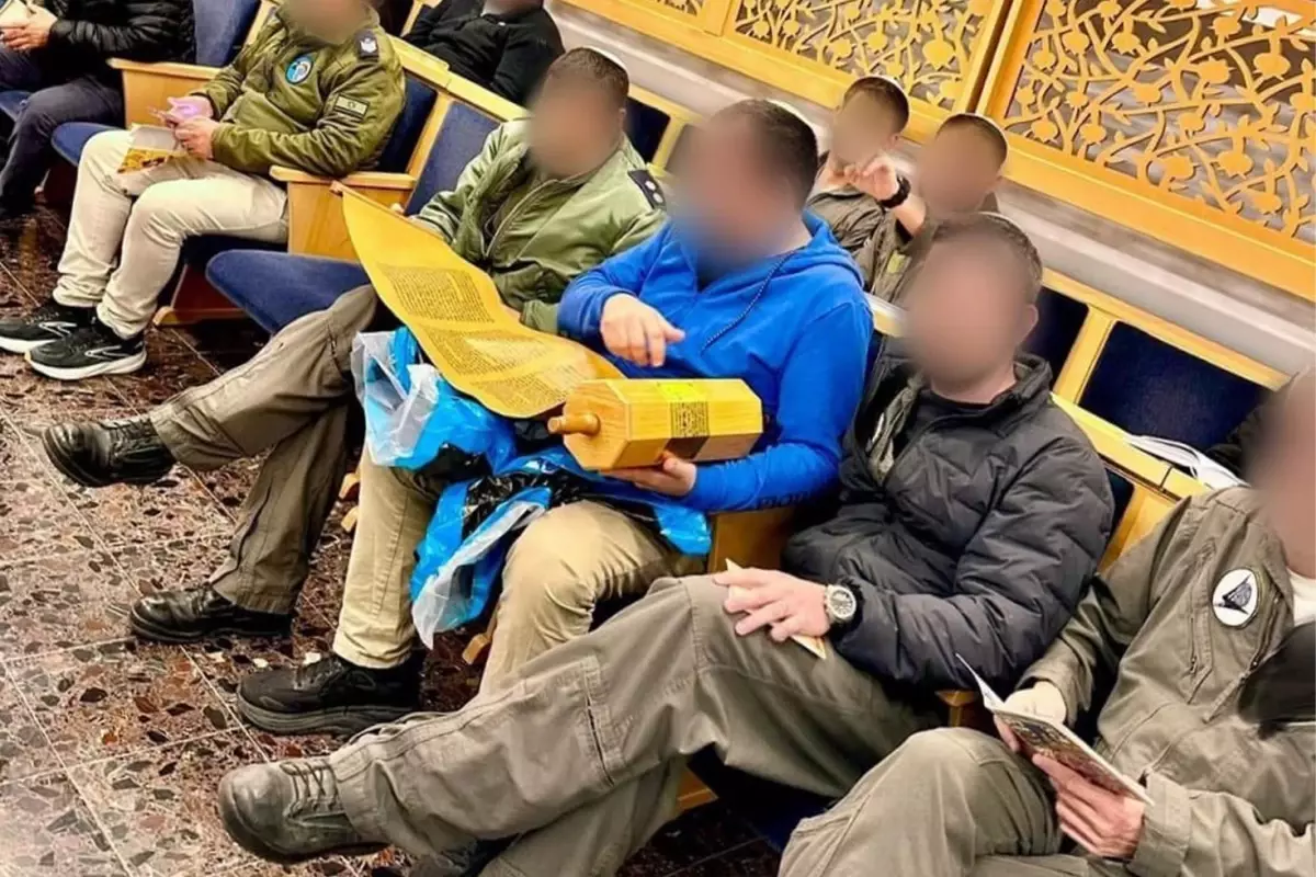 İsrailli pilotlar İran'ı bombalamadan önce Tevrat okudu