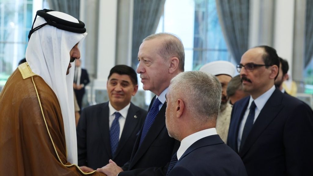 Cumhurbaşkanı Erdoğan taziye ziyareti için Katar’da