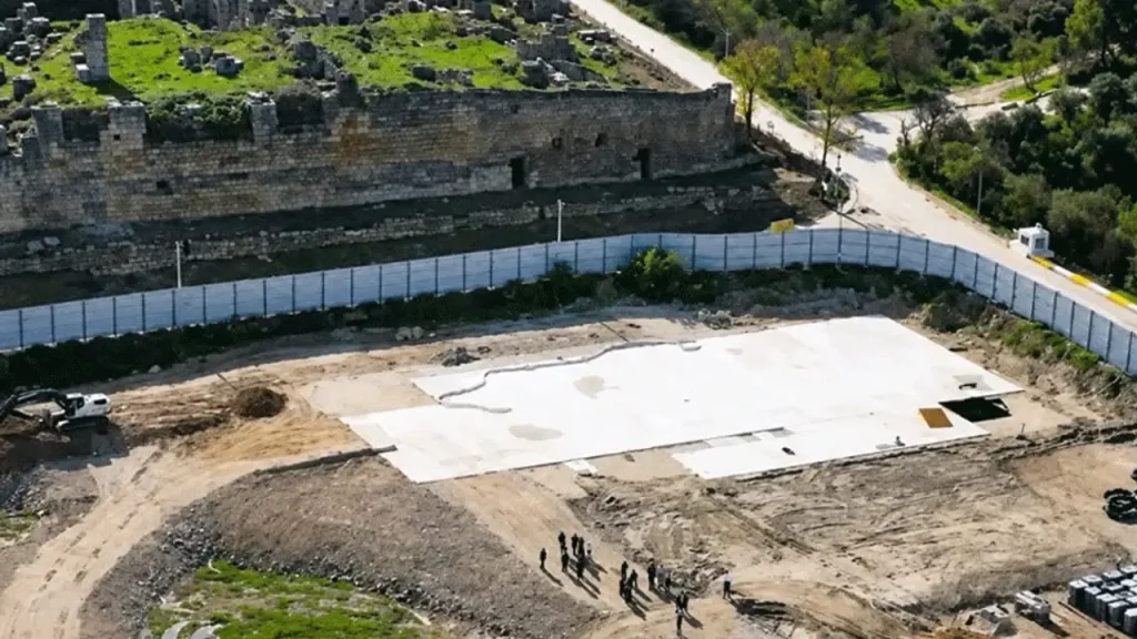 Efes Antik Kenti’ne beton döktüler