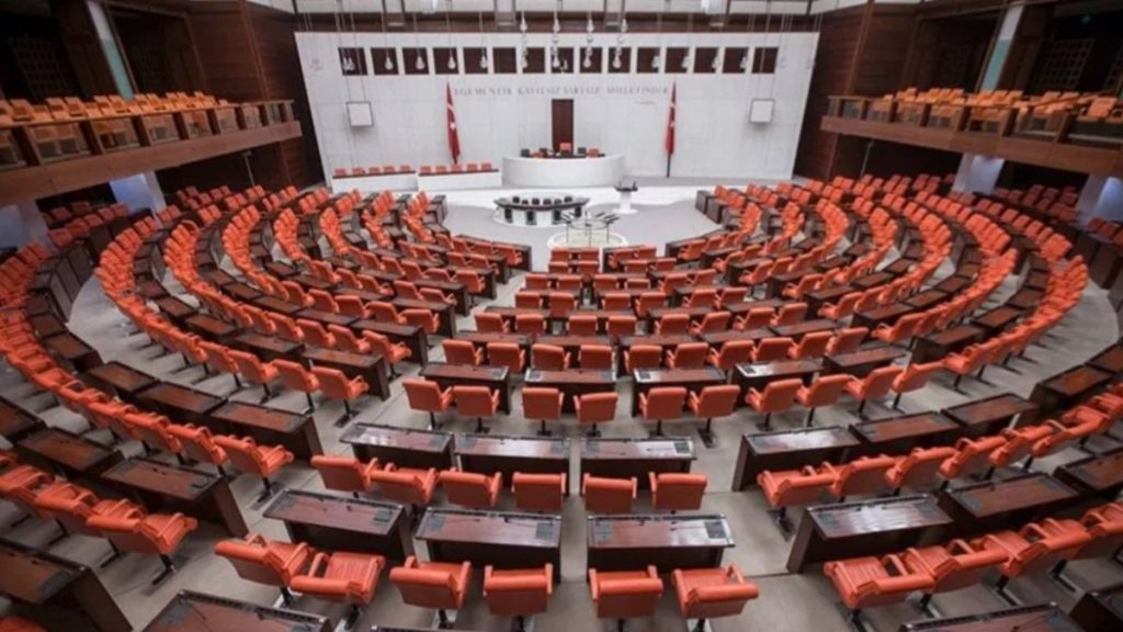 En düşük emekli aylığının artırılmasını da içeren kanun teklifi TBMM’de
