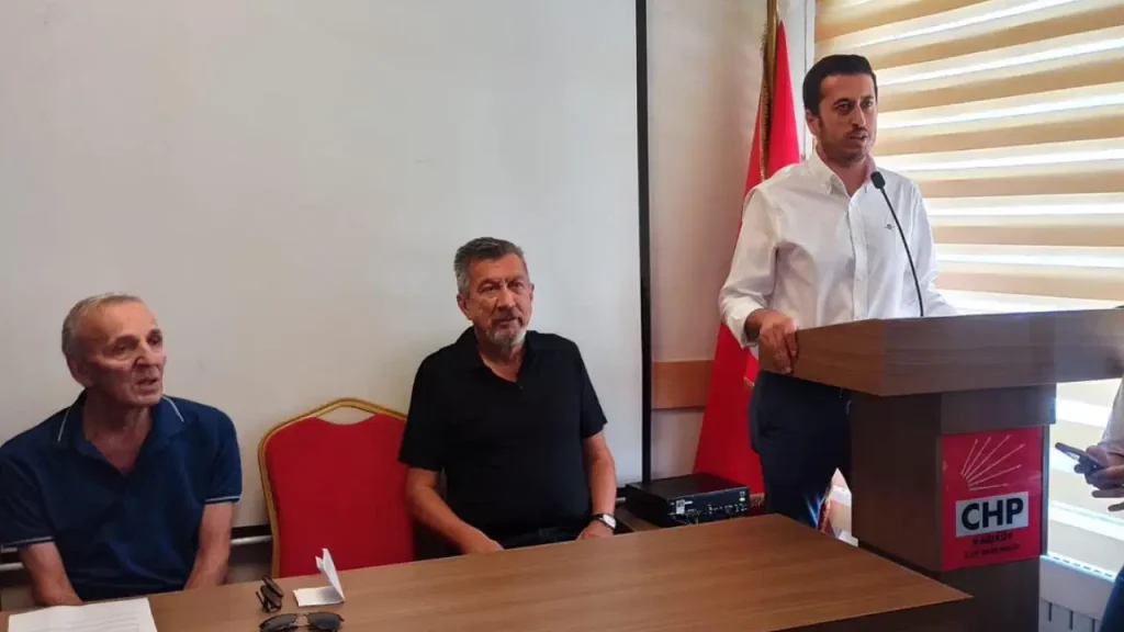 Eski Kadıköy ilçe başkanlarından ortak açıklama: ‘Özgür Özel’in ve tüm seçilmişlerimizin yanındayız’