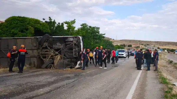 Kırıkkale’de yolcu otobüsü devrildi: Çok sayıda kişi yaralandı, şoför gözaltında!