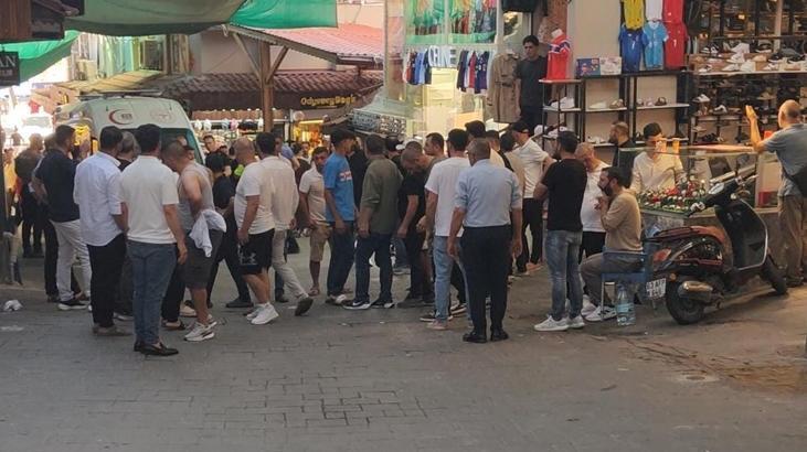 Kuşadası’nda ‘müşteri kapma’ kavgası! Bıçaklar çekildi; 2 yaralı