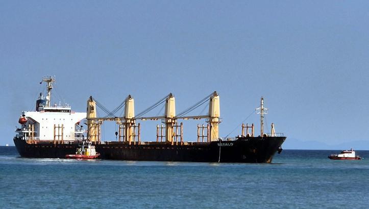 Marmara’da dev yük gemisi karaya oturdu
