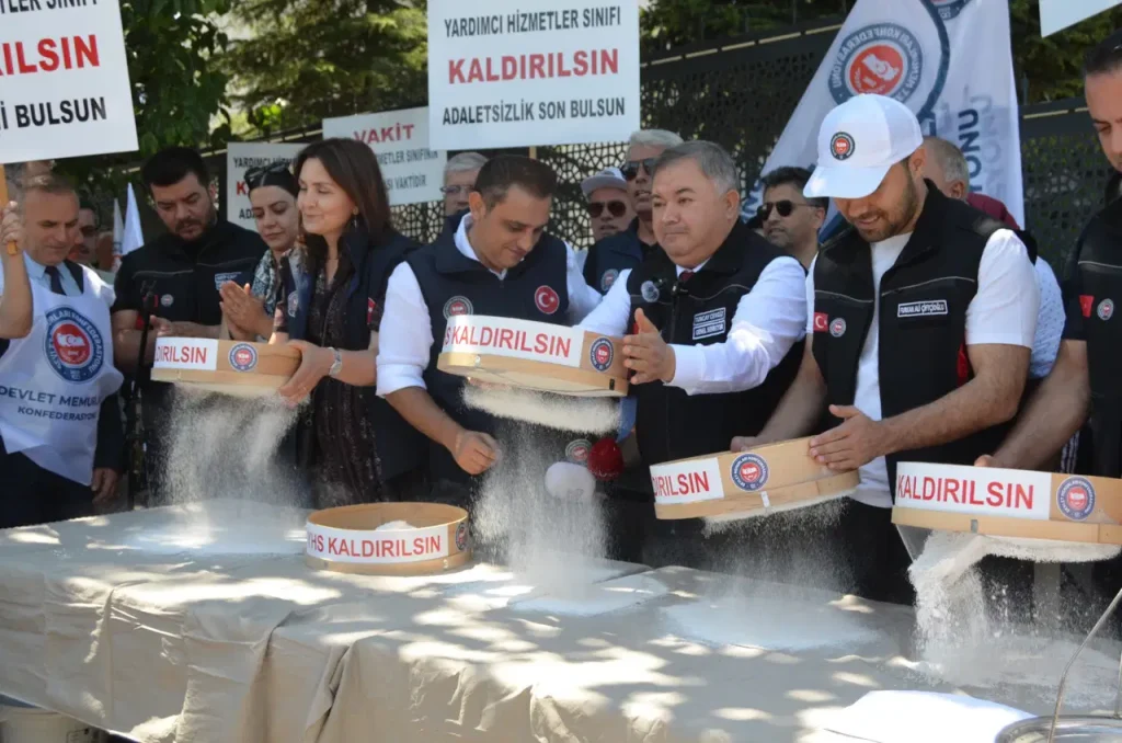 Memurlardan ‘YHS kaldırılsın’ eylemi: Kamu bu sınavdan geçmek durumundadır