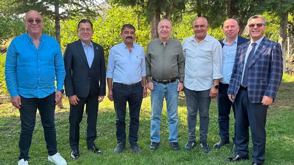 Özdağ rozet taktı, başkan ‘CHP’deyim’ dedi